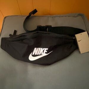 NWT Nike Heritage Waistpack